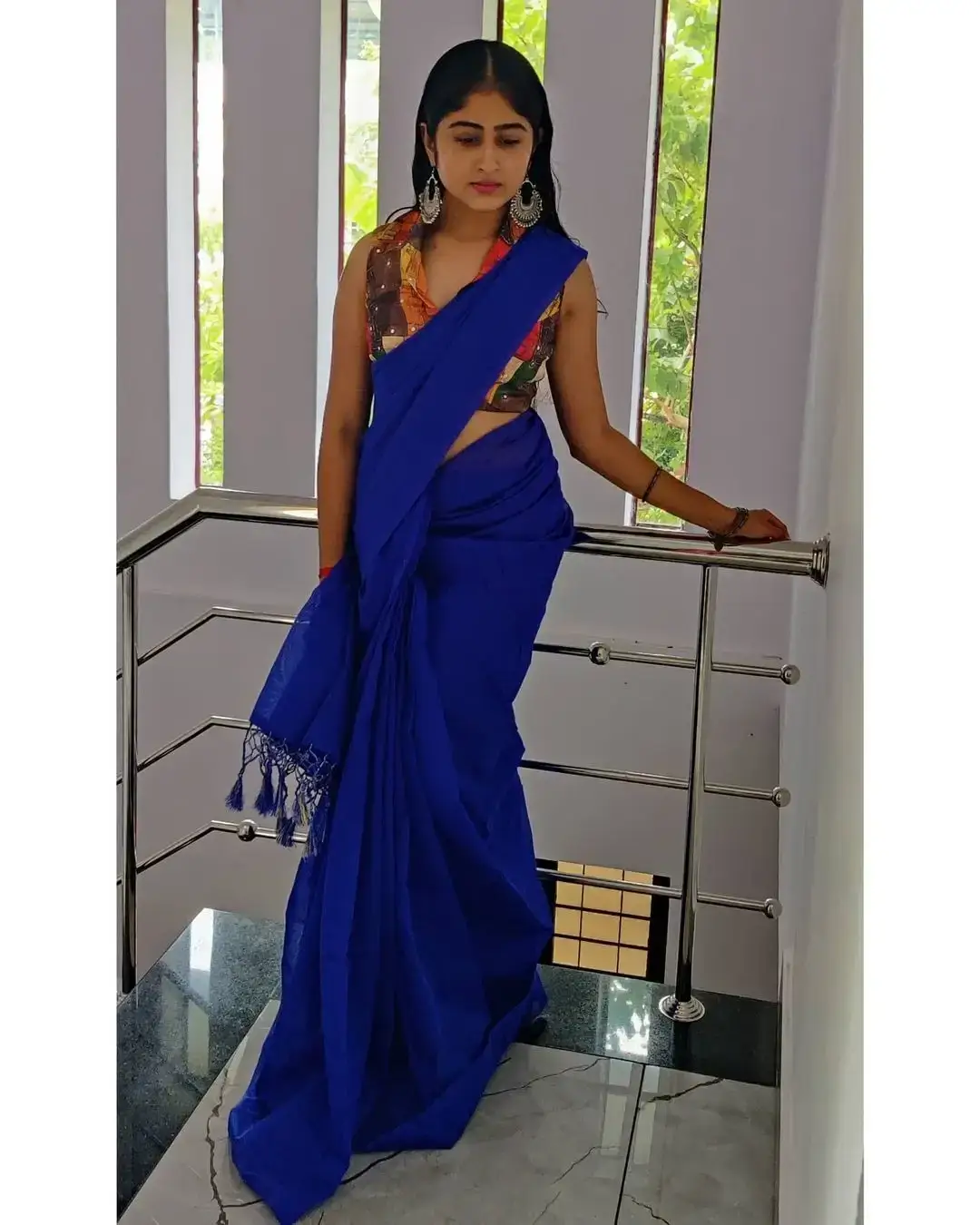 INDIAN TV ACTRESS KRISHNA PRIYA NAIR IN BLUE SAREE 7